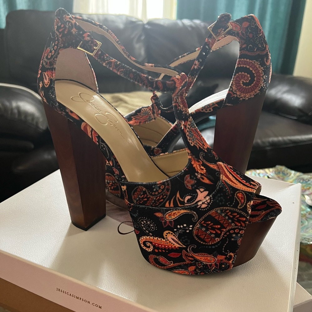 Jessica Simpson Velvet Dany heels size 11 but fits like a 10